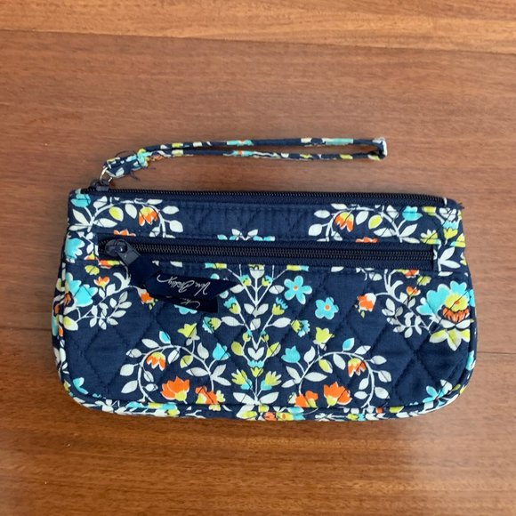 Vera Bradley Handbags - Vera Bradley Chandelier Floral Wristlet
